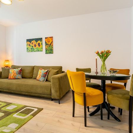 Springhome - Cozy Apartment With Balcony & Parking Брашов Екстериор снимка
