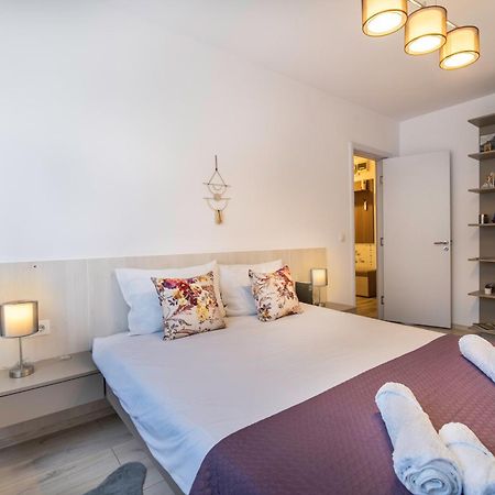 Springhome - Cozy Apartment With Balcony & Parking Брашов Екстериор снимка