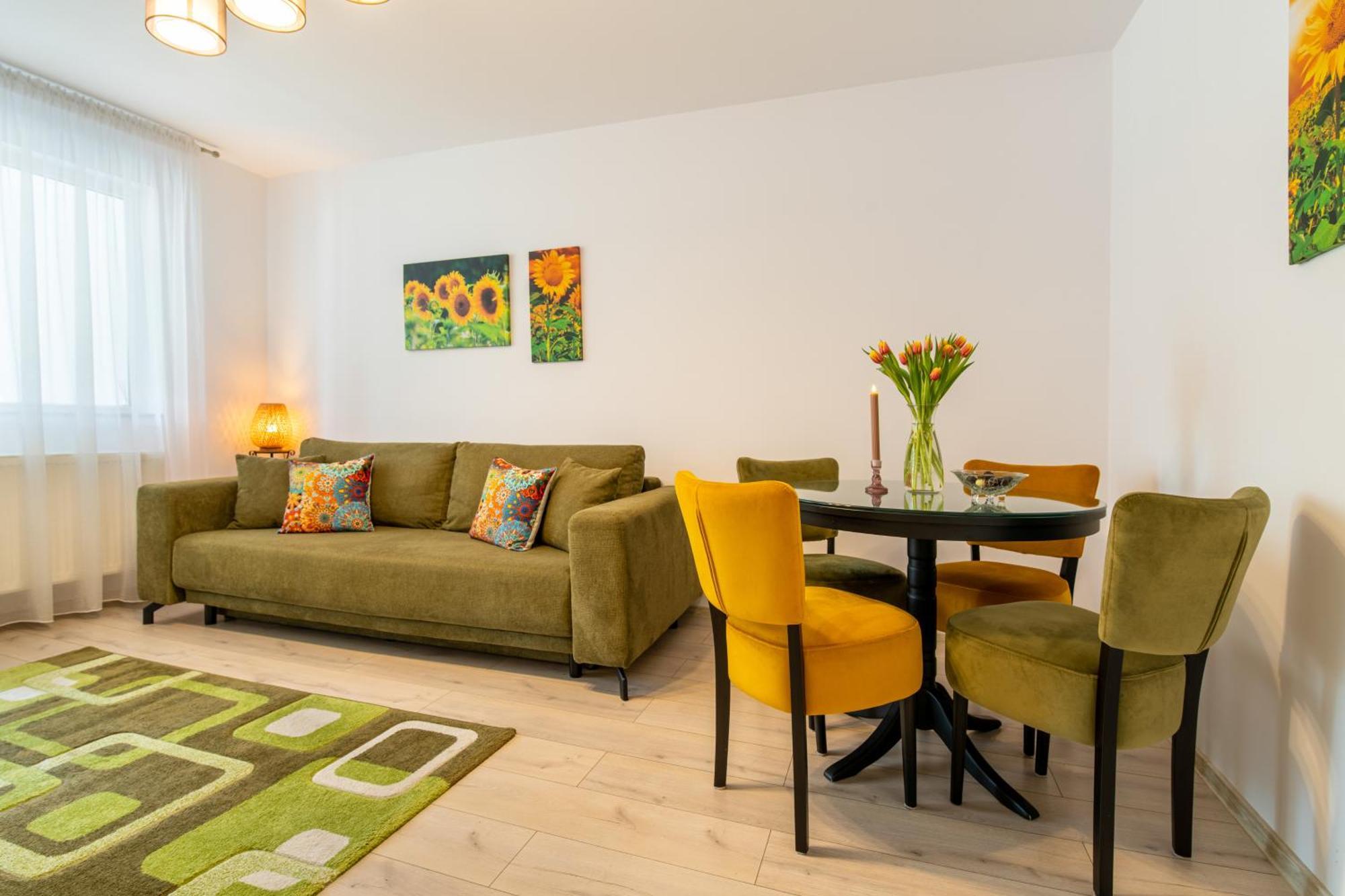 Springhome - Cozy Apartment With Balcony & Parking Брашов Екстериор снимка