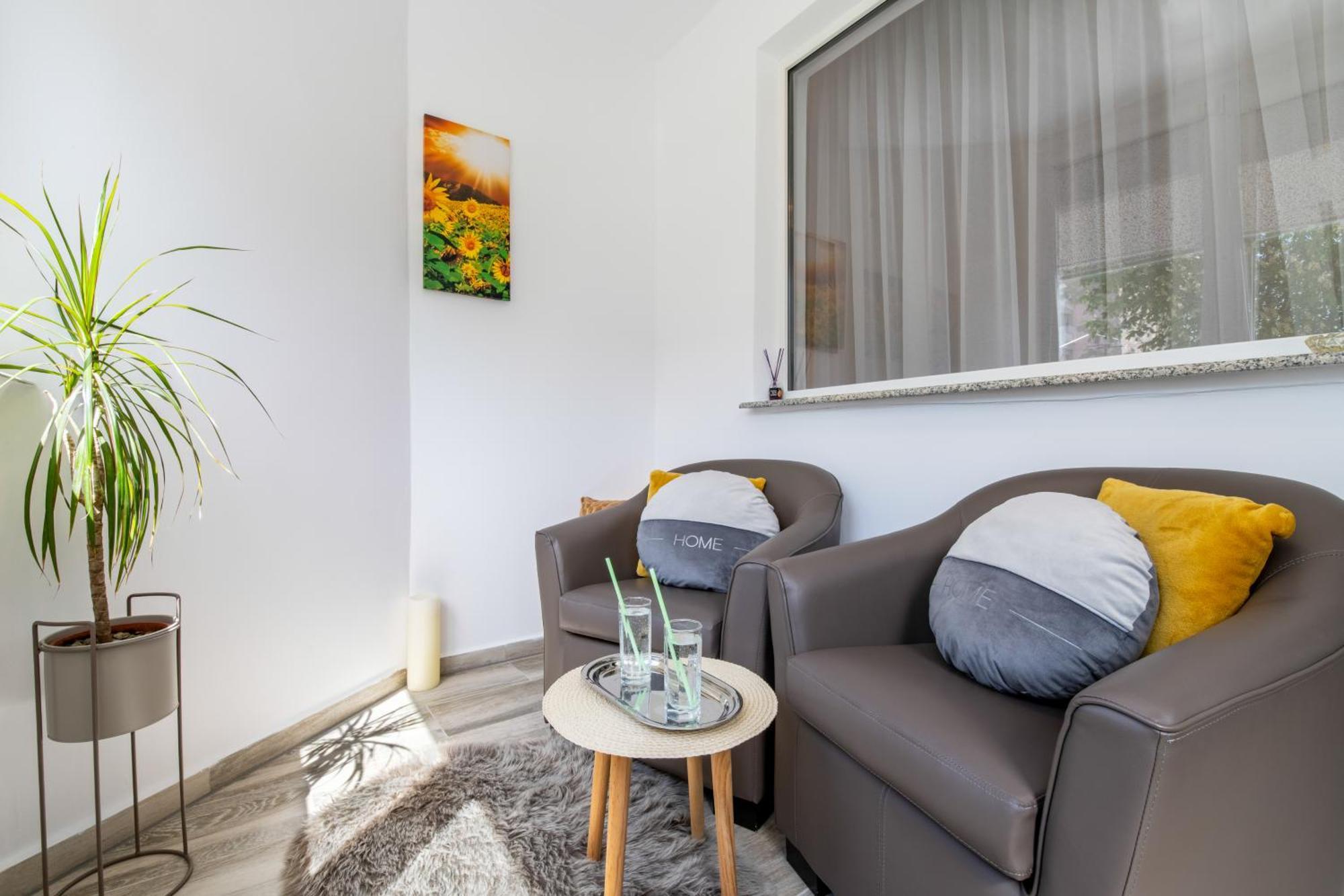 Springhome - Cozy Apartment With Balcony & Parking Брашов Екстериор снимка