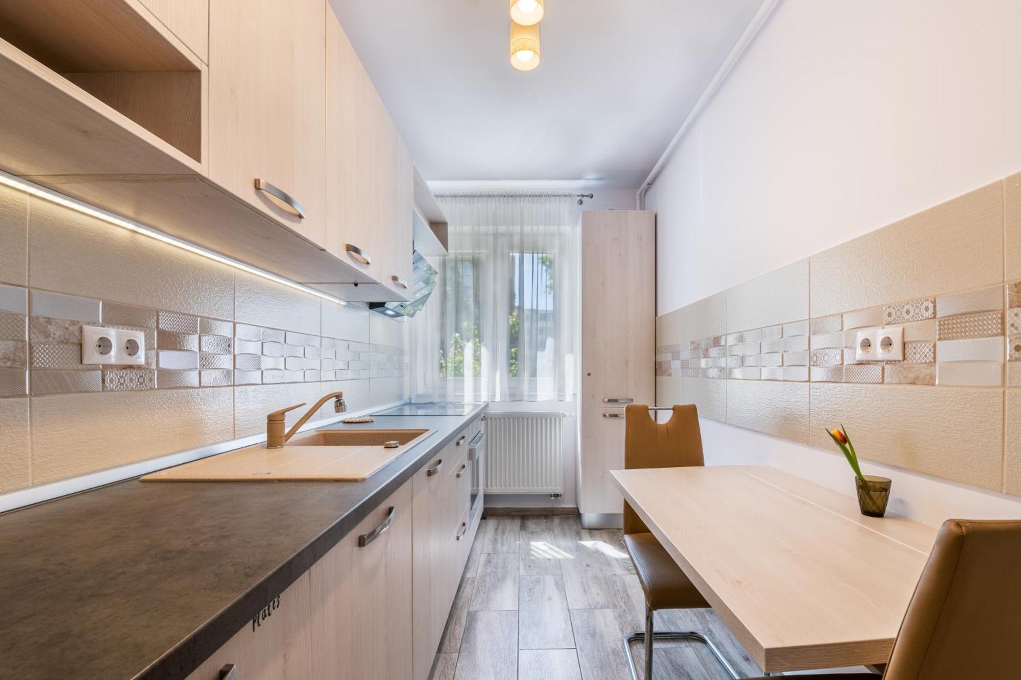 Springhome - Cozy Apartment With Balcony & Parking Брашов Екстериор снимка