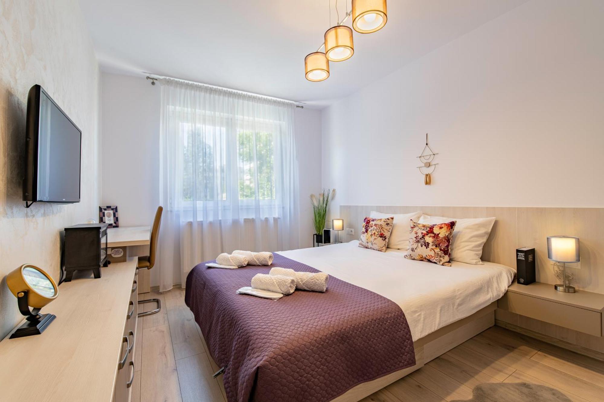 Springhome - Cozy Apartment With Balcony & Parking Брашов Екстериор снимка