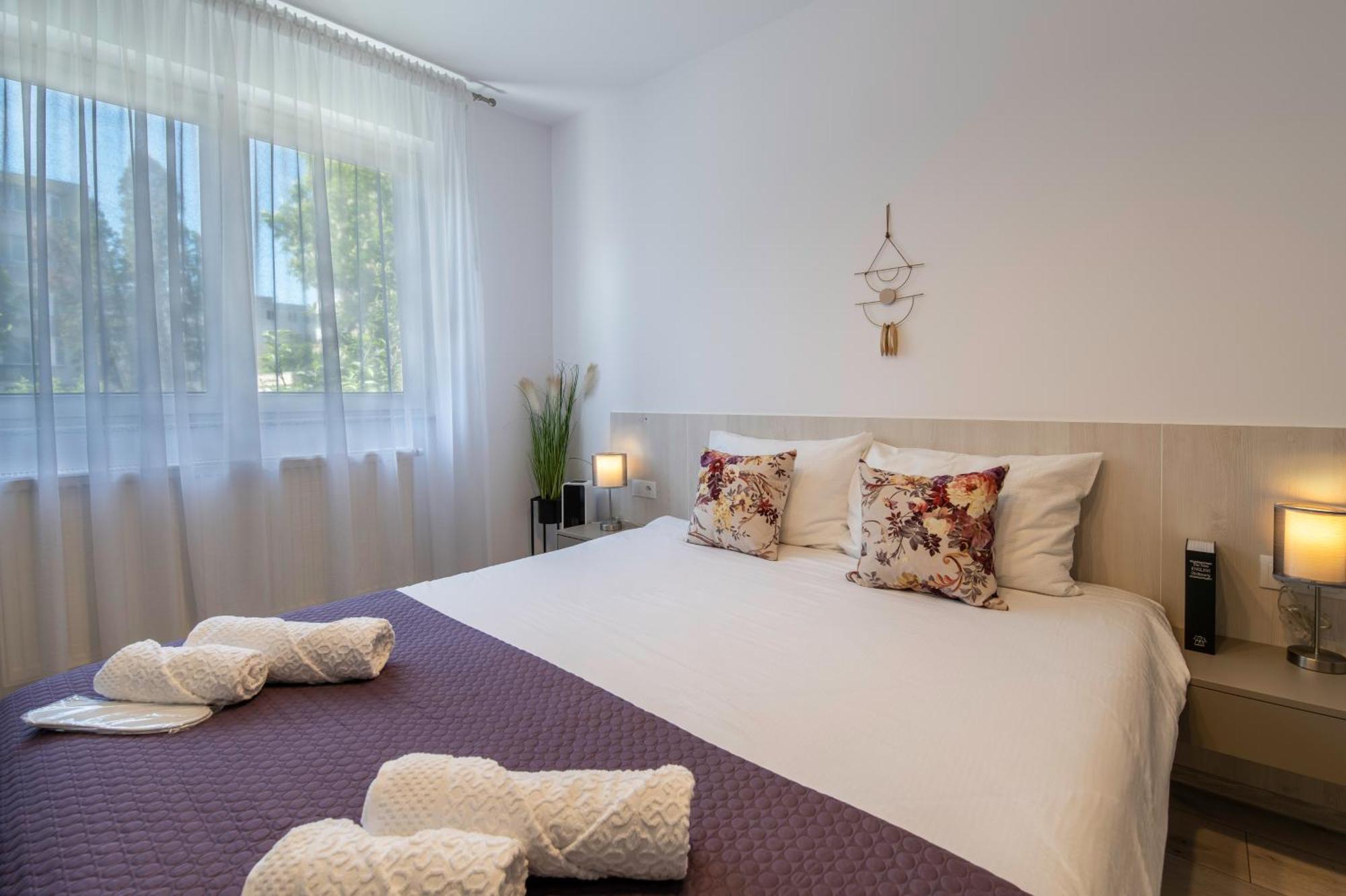 Springhome - Cozy Apartment With Balcony & Parking Брашов Екстериор снимка