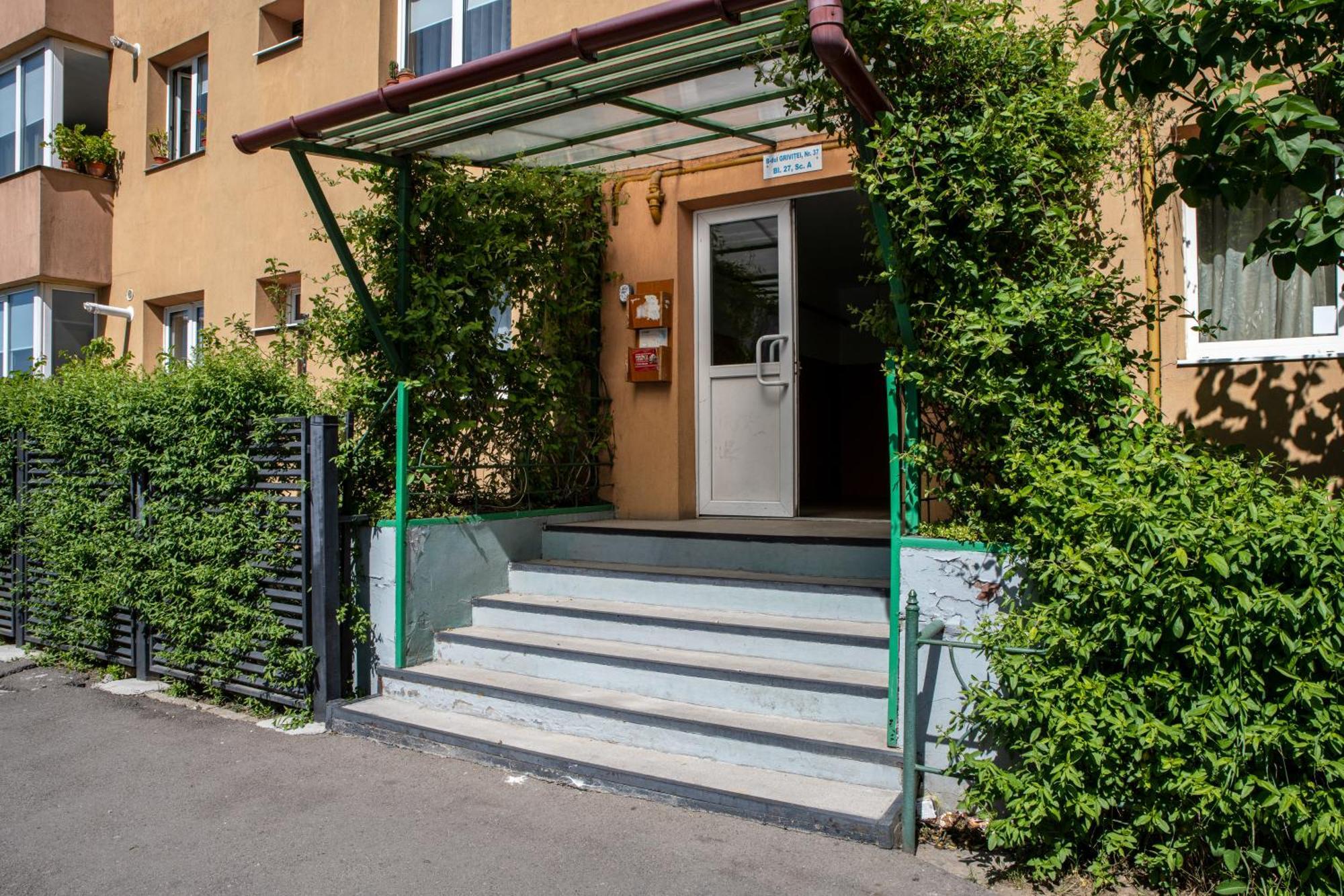 Springhome - Cozy Apartment With Balcony & Parking Брашов Екстериор снимка